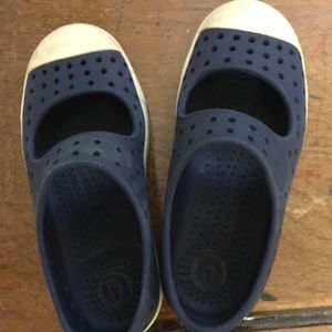 Girls Native Juniper Shoes size 11